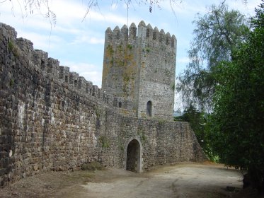 Torre da Má Hora ou de Menagem e Porta de Santiago