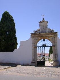 Portal do Cemitério de Moura
