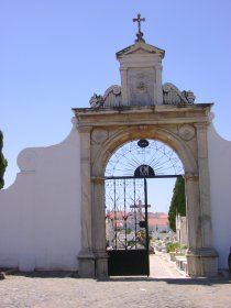 Portal do Cemitério de Moura