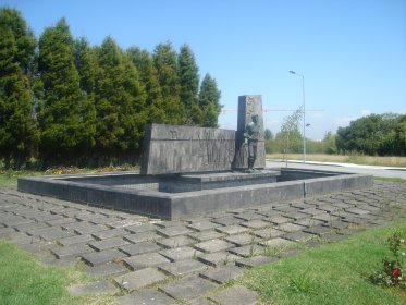 Monumento ao Emigrante