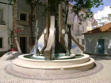 Monumento à Mulher da Nazaré