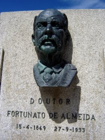 Busto do Doutor Fortunato de Almeida