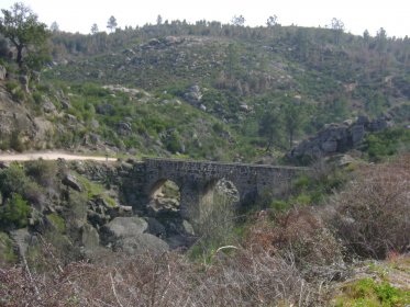 Ponte sobre a Ribeira de Figueiró