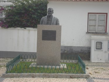 Estátua do Doutor Manuel Firmino da Costa