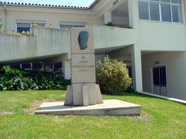 Busto do Doutor António Luiz Gomes
