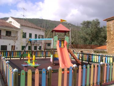 Parque Infantil de Janeiro de Baixo