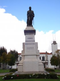 Estátua de Homenagem ao Conselheiro José Guilherme