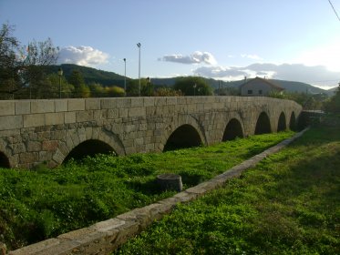 Ponte Medieval da Ribeira de Meimoa e Nicho do Senhor dos Aflitos