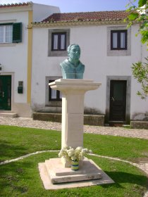 Busto do Padre António Dias Correia