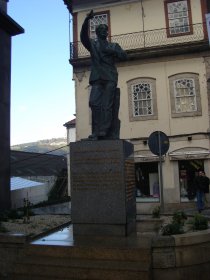 Estátua de Doutor Antão Fernandes de Carvalho