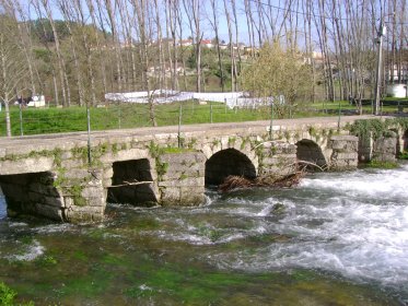 Ponte Medieval sobre o Rio Vade