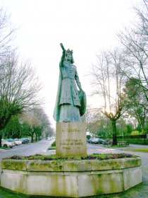 Estátua em Homenagem a Dona Teresa