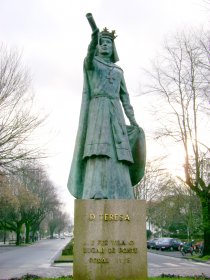 Estátua em Homenagem a Dona Teresa