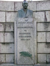 Estátua em Homenagem a António Feijó