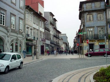Conjunto urbano na Rua de Cedofeita e Praça Carlos Alberto