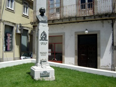 Busto ao Poeta António Correia d'Oliveira