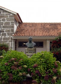 Busto do Comendador Elísio Ferreira Afonso