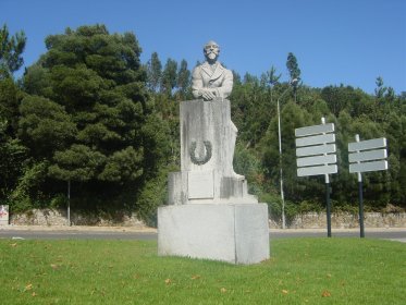 Estátua Dom Fernando II