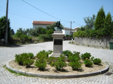 Busto de Dona Augusta Albergaria
