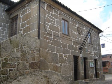 Antiga Casa da Cadeia de São Miguel do Outeiro