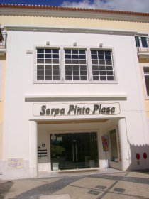 Serpa Pinto Plaza