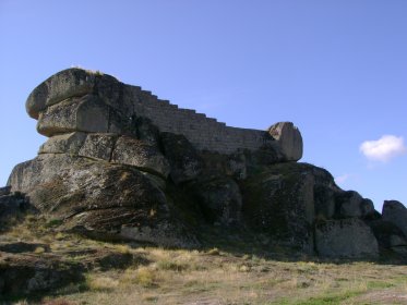 Ruínas do Castelo de Moreira de Rei