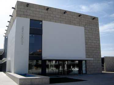 Auditório Municipal de Vila Nova de Paiva / Auditório Carlos Paredes