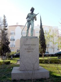 Estátua de Homenagem ao Bombeiro