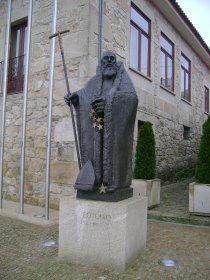 Estátua de São Teotónio
