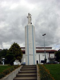 Estátua da Nossa Senhora do Amparo