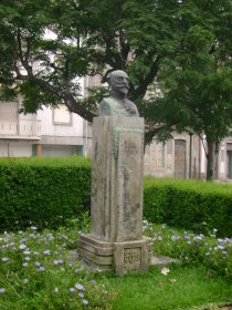 Estátua a Manuel Afonso Espregueira