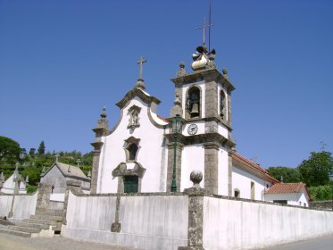 Igreja Paroquial de Vilar de Murteda / Igreja de São Miguel e cruzeiro
