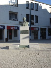 Busto de António Gil