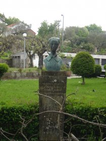 Busto de Dona Maria do Céu da Silva Mendes