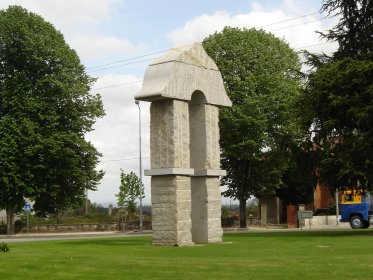 Escultura da Rotunda de Nelas