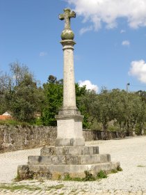 Cruzeiro de Outeiro de Pinheiro