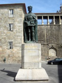 Estátua do Rei Dom Duarte