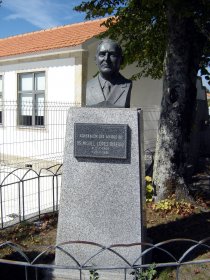 Busto do Doutor Miguel Lopes Ribeiro