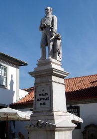 Estátua de A. Moraes Carvalho