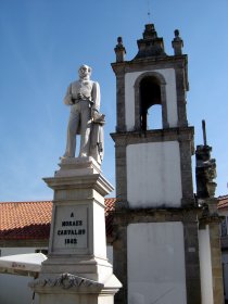 Estátua de A. Moraes Carvalho