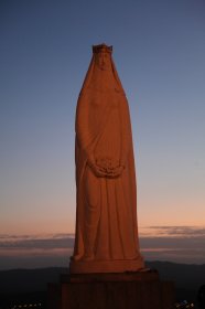 Estátua da Rainha Santa Isabel